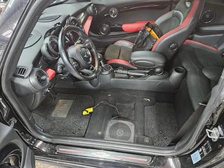 BMW 미니쿠퍼 F56 JCW 손상된 순정열선시트 수리로 올겨울 따뜻하게 보내실수 있습니다.~~~^^ / 서울 도봉구