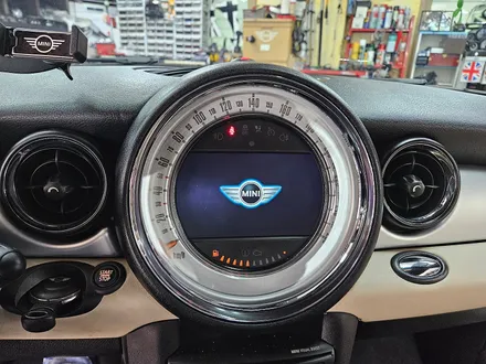 BMW 미니쿠퍼 R58 쿠페 순정모니터 연동 후방카메라 장착으로 안전하게 후진하시고 고휘도 LED 교환과 도어라이트 교환으로 차량에 스타일을 살려드렸습니다.~~~^^ / 서울 도봉구