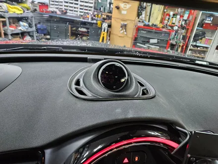 BMW 미니쿠퍼 F54 JCW 클럽맨 가져오신 센터게이지를 장착하여 드리고 F56 트렁크 누수현상을 모두 잡아드렸습니다.~~~^^ / 서울 도봉구
