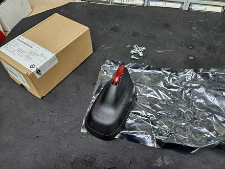 BMW 미니쿠퍼 F55 세차시 문제되는 루프 안테나를 순정정품 LED 샤크안테나로 교환하여 드렸습니다.~~~~~~^^ / 서울 도봉구