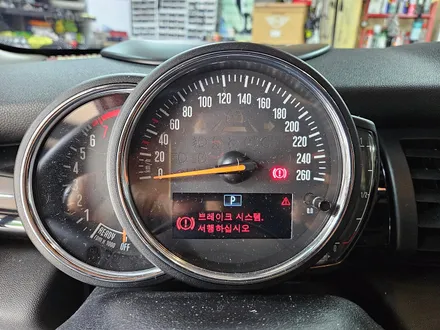 BMW 미니쿠퍼 F56 소모품 브레이크패드를 성능좋은 세라믹 패드 브렘보 브레이크 패드교환으로 제동력과 정숙성을 살려드렸습니다.~~~^^ / 서울 도봉구