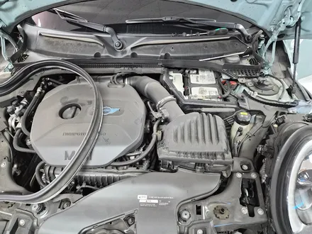BMW 미니쿠퍼 F56 파손된 거치대 교환과 블랙박스 수명이 다한 배터리를 교환하여 차량에 컨디션을 살려드렸습니다.~~~^^ / 서울 도봉구