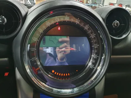 BMW 미니쿠퍼 R60 컨트리맨 답답한 순정 내비게이션을 모두 탈거하고 편리한 아이폰 카플레이 장착으로 모든 미디어를 활용하실수 있습니다.^^ / 서울 도봉구
