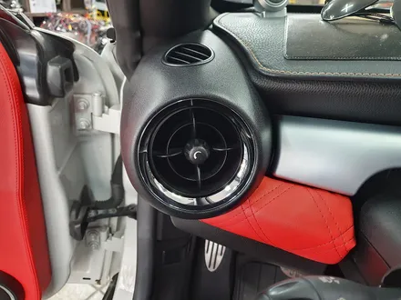 BMW 미니쿠퍼 2세대 R58 쿠페 순정연동 송풍구 엠비언트 라이트 장착과 리모컨 배터리 교환 수신거리연장으로 스트레스 해소와 감성마력을 올려드렸습니다.~~^^ / 서울 도봉구