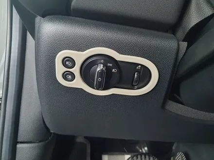 BMW 미니쿠퍼 3세대 F55 편리한 오토라이트 모듈 장착으로 귀찮게하는 라이트 스위치를 돌리실필요 없습니다.~~~^^ / 서울 도봉구