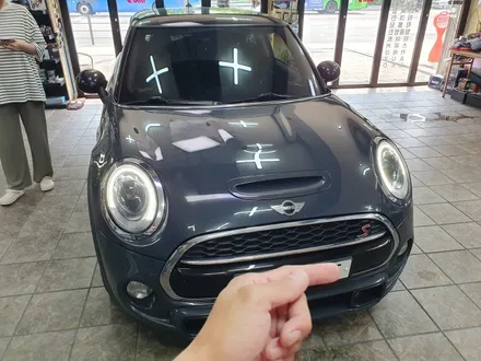 BMW 미니쿠퍼 3 세대 F56 수명이 다한 메인 배터리를 AGM 배터리 교환과 배터리 코딩으로 차량에 컨디션을 회복시켜 드렸습니다.~~~^^ / 서울 도봉구