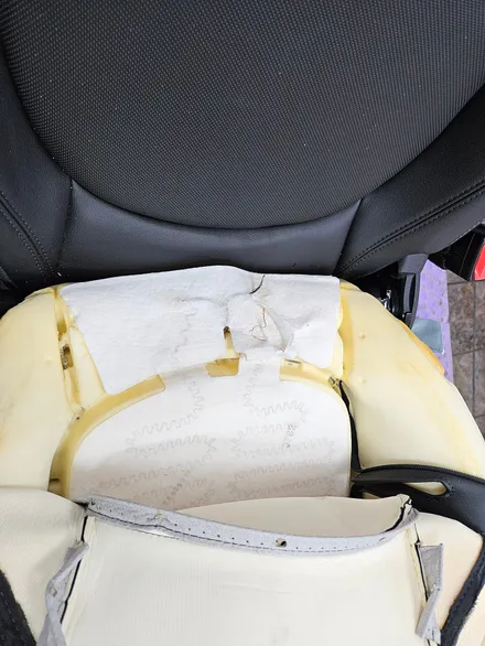 BMW 미니쿠퍼 F55 고장난 순정열선시트를 수리하여 올겨울 따뜻하게 보내실수 있도록 하여 드렸습니다.~~~^^ / 서울 도봉구