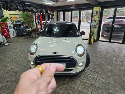 BMW 미니쿠퍼 3세대 F56 칙칙한 순정 황구 할로겐 라이트를 밝고 화사한 LED 벌브로 교환하여 차량에 스타일과 야간에 광명을 찾아드렸습니다.~~~^^ / 서울 도봉구