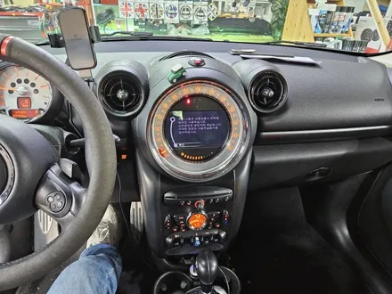 BMW 미니쿠퍼 R60 컨트리맨 고장난 아이나비 M 박스를 모두 탈거하고 인터페이스 교환으로 후방카메라 기능을 모두 정상적으로 살려드렸습니다.~~~^^ / 서울 도봉구