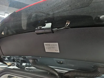 BMW 미니쿠퍼 F60 컨트리맨 기존 답답한 순정블랙박스를 탈거하고 가져오신 블랙박스로 교환하여 드렸습니다.~~~^^ / 서울 도봉구