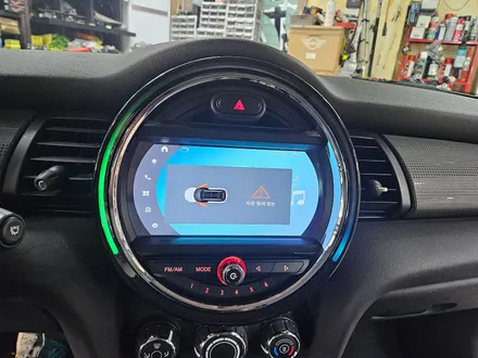 BMW 미니쿠퍼 F56 기본트림 주문하신 미니전용 사제 비주얼 부스터 장착으로 기존 불편함을 모두 해소시켜 드렸습니다.~~~^^ / 서울 도봉구