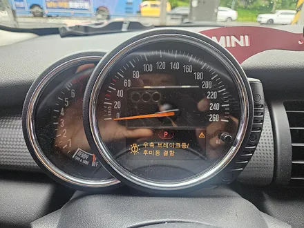 BMW 미니쿠퍼 F56 고질병 브레이크등 전체 먹통현상을 모두 말끔히 수리하여 스트레스에서 해방시켜 드렸습니다.~~~^^ / 서울 도봉구