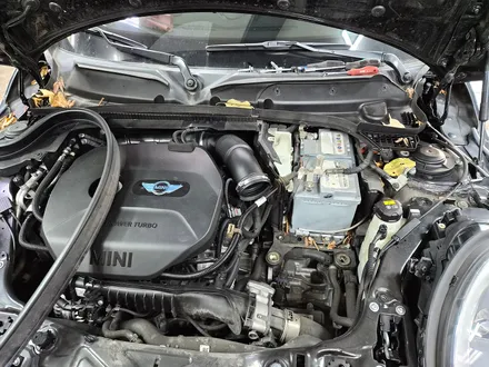 BMW 미니쿠퍼 F56 수명이 다한 AGM 메인 배터리를 신품으로 교환하여 차량에 전력 컨디션을 회복시켜 드렸습니다.~~~^^ / 서울 도봉구
