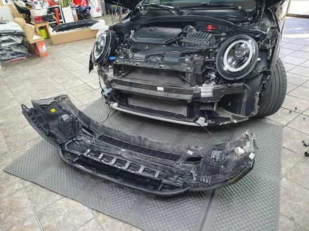 BMW 미니쿠퍼 F54 클럽맨 주차중 파손된 전면그릴을 모두 교환하여 드렸습니다.~~~^^ / 서울 도봉구