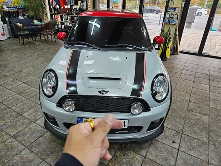 BMW 미니쿠퍼 2세대 R56 가져오신 순정정품 드라이빙램프 장착으로 차량에 스타일을 변신시켜 드렸습니다.~~~^^ / 서울 도봉구
