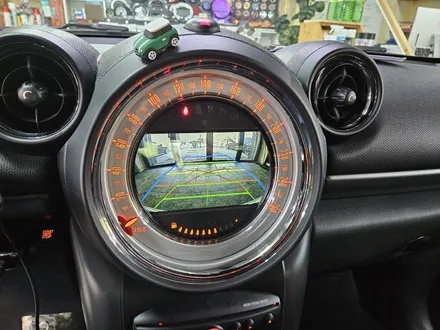 BMW 미니쿠퍼 R60 컨트리맨 고장난 아이나비 M 박스를 모두 탈거하고 인터페이스 교환으로 후방카메라 기능을 모두 정상적으로 살려드렸습니다.~~~^^ / 서울 도봉구