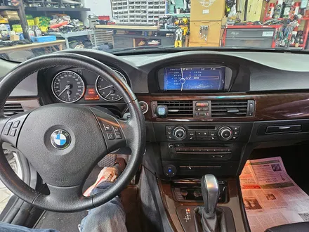 BMW 3시리즈 기존 불편했던 블루투스 모듈 장착으로 편리하게 음악과 통화를 하실수 있으며 RF 하이패스를 매립하여 고속도로 톨게이트를 편리하게 통과 하실수 있습니다.~~~^^ / 서울 도봉구
