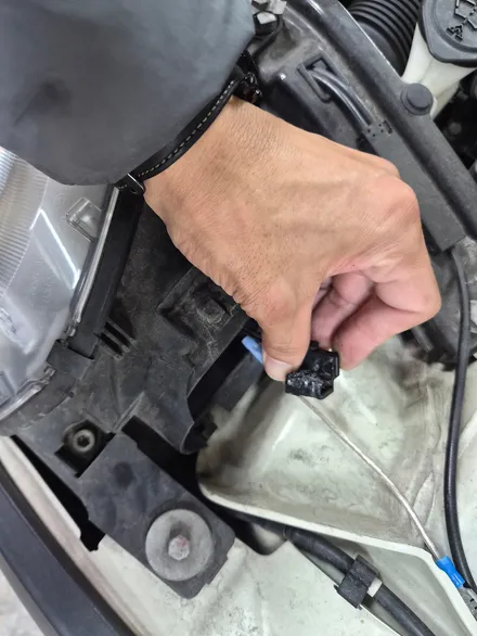 BMW 미니쿠퍼 R55 클럽맨 고질병 브레이크등 경고등 수리와 함께 헤드라이트 커넥터 단선을 모두 살려 드렸습니다.~~~^^ / 서울 도봉구