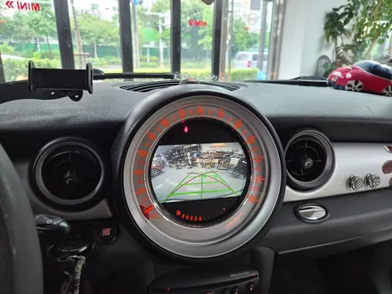 BMW 미니쿠퍼 R56 이상이 있는 후방카메라 영상을 모두 말끔히 해결하여 정상적으로 살려드렸습니다.~~~^^ / 서울 도봉구
