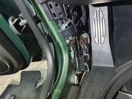 BMW 미니쿠퍼 2세대 R56 전기 전장 먹통현상 손상된 FRM 모듈을 교환후 인코딩후 모두 정상적으로 살려드렸으며 JCW 레드와인 카본 머플러팁 장착으로  포인트를 주었습니다. / 서울 도봉구