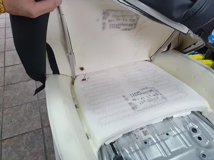 BMW 미니쿠퍼 F54 클럽맨 고장난 순정열선시트 기능을 모두 말끔히 수리하여 차량에서 이제 따뜻하게 지내실수 있습니다.~~~^^ / 서울 도봉구