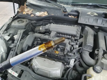 BMW 미니쿠퍼 R55 클럽맨 엔진헤드 로커암 커버 가스켓 파손으로 누유가 심한 상태를 커버 앗세이 교환등 소모품 코일 점화플러그 엔진오일 전체 점검으로 차량에 컨디션을 UP~~~ / 서울 도봉구