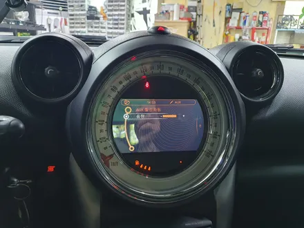 BMW 미니쿠퍼 R60 컨트리맨 순정 비부모니터 적화현상을 해결해드리고 후방카메라를 정상적으로 살려드렸습니다.~~~^^ / 서울 도봉구