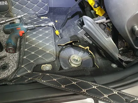 BMW 미니쿠퍼 F54 클럽맨 가져오신 순정 하만카돈 스피커를 교환하여 순정오디오 사운드를 업그레이드 시켜 드렸습니다.~~~~^^ / 서울 도봉구