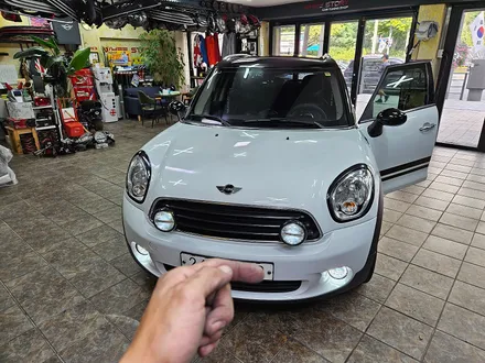 BMW 미니쿠퍼 R60 컨트리맨 가져오신 미니 LED 데이라이트 장착으로 차량에 스타일을 변신시켜 드렸습니다.~~~^^ / 서울 도봉구