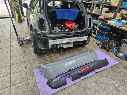 BMW  미니쿠퍼 F56 주차중 파손된 뒤 범퍼와 테일램프등 모두 신품으로 말끔히 수리하여 스트레스에서 해방시켜 드렸습니다.~~~^^ / 서울 도봉구