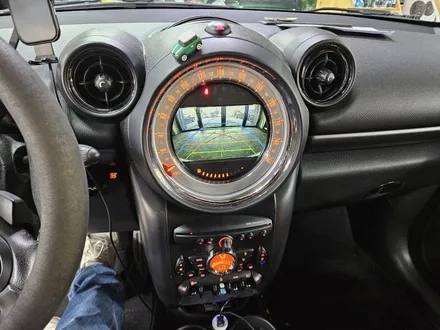 BMW 미니쿠퍼 R60 컨트리맨 고장난 아이나비 M 박스를 모두 탈거하고 인터페이스 교환으로 후방카메라 기능을 모두 정상적으로 살려드렸습니다.~~~^^ / 서울 도봉구