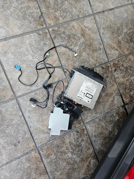 BMW 미니쿠퍼 R56 파손된 트렁크 가뉘쉬 교환과 순정오디오 교환 노이즈를 모두 제거하여 스트레스에서 해방시켜 드렸습니다.~~~^^ / 서울 도봉구
