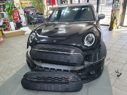 BMW 미니쿠퍼 F54 클럽맨 주차중 파손된 전면그릴을 모두 교환하여 드렸습니다.~~~^^ / 서울 도봉구