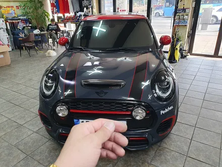 BMW 미니쿠퍼 F56 JCW 순정정품 LED 드라이빙램프 장착으로 간쥐민휘 만들어 드리고 R60 컨트리맨 후방전용 모니터 장착으로 안전하게 후진하실수 있습니다.~~~^^ / 서울 도봉구