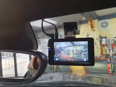 BMW 미니쿠퍼 F60 컨트리맨 고장난 순정블랙박스를 모두 제거하고 성능좋은 파인뷰 블랙박스와 보조배터리 장착으로 안심하고 주차녹화를 하실수 있습니다.~~~^^ / 서울 도봉구