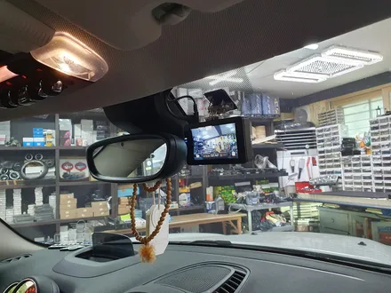 BMW 미니쿠퍼 F60 컨트리맨 고장난 순정 블랙박스를 모두 탈거하고 가성비 좋은 파인뷰 블랙박스 장착으로 안심하고 영상녹화를 하실수 있습니다.~~~^^ / 서울 도봉구