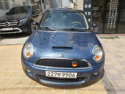 BMW 미니쿠퍼 3세대 F56 에어컨 불쾌한 냄새 제거 에바크리닝 작업과 함께 필터를 교환하여 드렸으며 R56 터보 실리콘 인테이크 호스 장착과 식빵등 고뱃지 JCW 카본 머플러팁 / 서울 도봉구