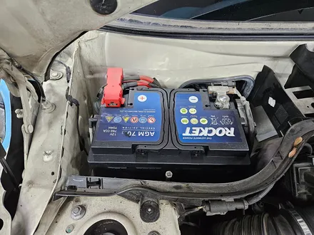 BMW 미니쿠퍼 2세대 R56 칙칙한 황구 누렁이 전구를 고휘도 LED 벌브로 교환하여 차량에 스타일을 살리고 수명이 다한 배터리를 AGM 배터리로 교환하여 차량에 컨디션을 회복~ / 서울 도봉구