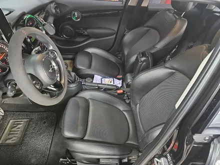 BMW 미니쿠퍼 3세대 F55 손상된 순정 열선시트를 모두 수리하여 정상적으로 살려드렸습니다.~~~^^ / 서울 도봉구