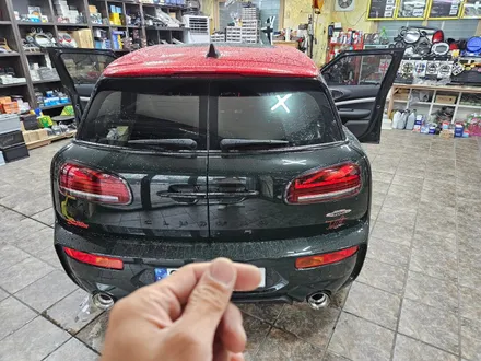 BMW 미니쿠퍼 F54 JCW 클럽맨 가져오신 센터게이지를 장착하여 드리고 F56 트렁크 누수현상을 모두 잡아드렸습니다.~~~^^ / 서울 도봉구