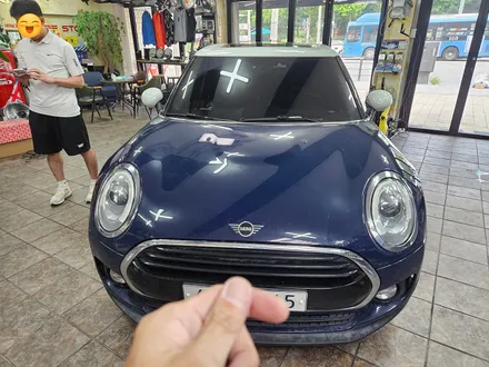 BMW 미니쿠퍼 F56 먹통된 클락션을 말끔히 수리하여드리고 F54 클럽맨 가져오신 블랙박스 장착과 수명이 다한 AGM 배터리를 교환하여 드렸습니다.~~~^^ / 서울 도봉구