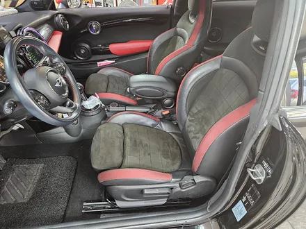 BMW 미니쿠퍼 F56 JCW 겨울철 필수기능 순정 열선시트 기능을 수리하여 엉따 등따를 살려드렸습니다.~~~~^^ / 서울 도봉구