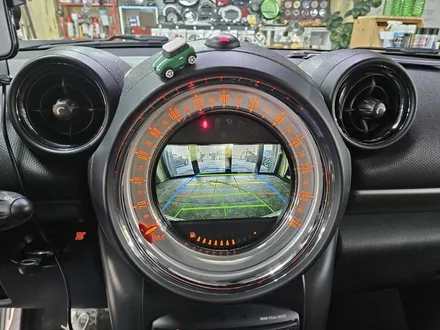 BMW 미니쿠퍼 R60 컨트리맨 고장난 아이나비 M 박스를 모두 탈거하고 인터페이스 교환으로 후방카메라 기능을 모두 정상적으로 살려드렸습니다.~~~^^ / 서울 도봉구