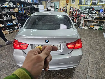 BMW 3시리즈 기존 불편했던 블루투스 모듈 장착으로 편리하게 음악과 통화를 하실수 있으며 RF 하이패스를 매립하여 고속도로 톨게이트를 편리하게 통과 하실수 있습니다.~~~^^ / 서울 도봉구