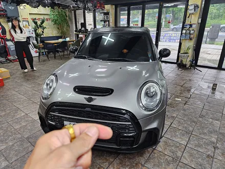 BMW 미니쿠퍼 R60 컨트리맨 편리한 락폴딩 장착과 함께 F56 귀요미 카카오 프렌즈 무선충전기 장착으로 차량들이 더욱더 편리해 집니다.~~~^^ / 서울 도봉구
