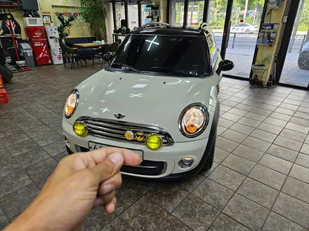 BMW 미니쿠퍼 R55 클럽맨 차주분이 가져오신 순정정품 LED 드라이빙램프 장착으로 차량에 스타일과 야간에 광량을 높혀드렸습니다.~~~^^ / 서울 도봉구