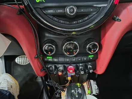 BMW 미니쿠퍼 F56 JCW 고장난 순정열선시트 기능을 모두 수리하여 올겨울 따뜻하게 보내실수 있도록 하여 드렸습니다.~~~^^ / 서울 도봉구