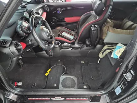 BMW 미니쿠퍼 F56 JCW 고장난 순정 열선시트 기능을 수리하여 모두 정상적으로 살려드렸습니다.~~~^^ / 서울 도봉구