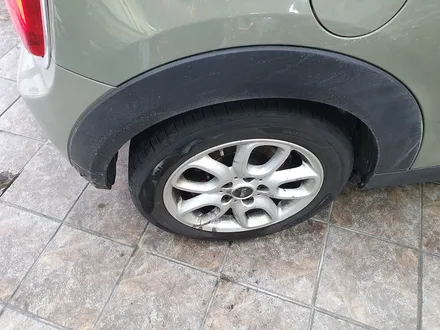 BMW 미니쿠퍼 3.5 세대 F56 수명이 다한 브레이크 패드를 제동력 성능좋은 브렘보 패드로 교환하여 차량에 컨디션을 회복시켜 드렸습니다.~~~^^ / 서울 도봉구