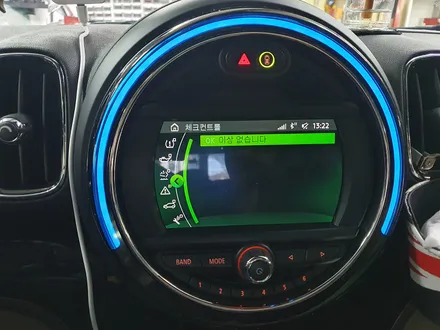BMW 미니쿠퍼 F60 컨트리맨 수명이 다한 뒤 브래이크 패드를 신품으로 교환하여 컨디션을 회복시켜 드리고 고뱃지로 꾸며드렸습니다.~~~^^ / 서울 도봉구